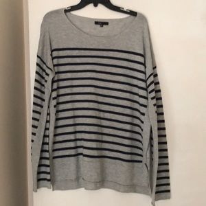 Long sleeve grey with blue stripes t-shirt